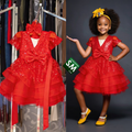 Robe rouge avec chichi
